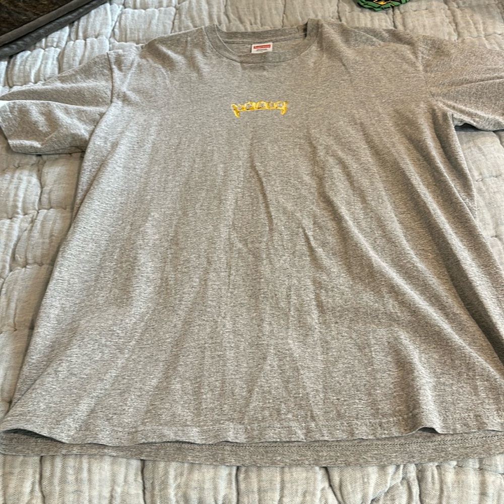 Supreme men’s tshirt size Medium